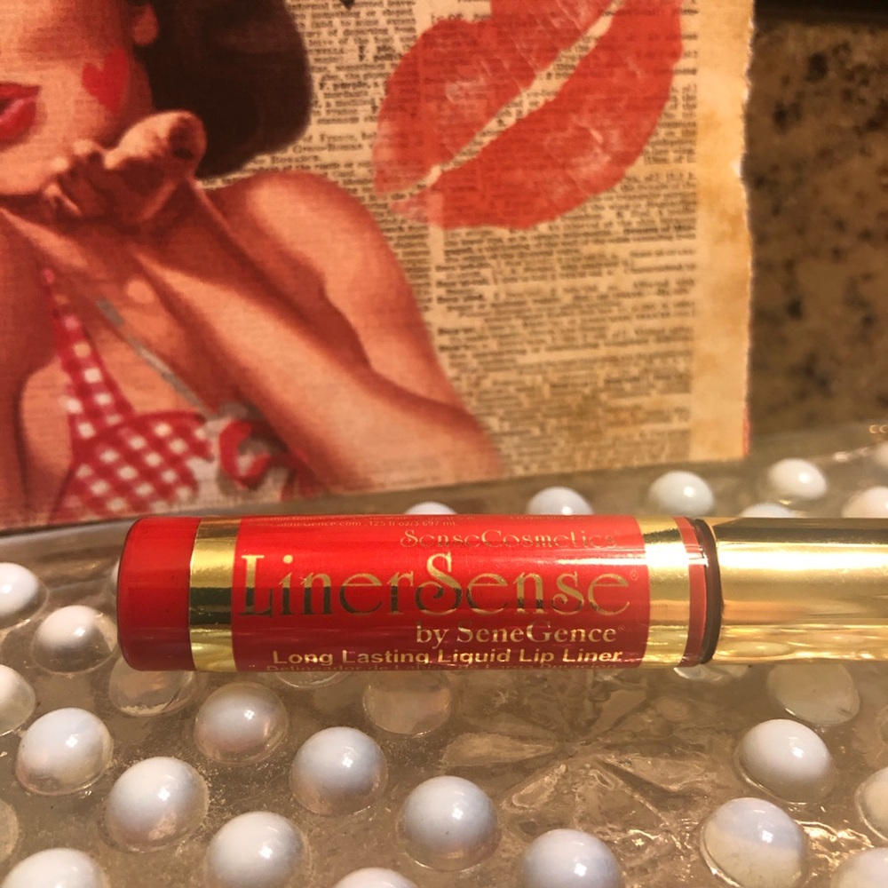 Blu-Red LinerSense Lip Liner - new & unopened